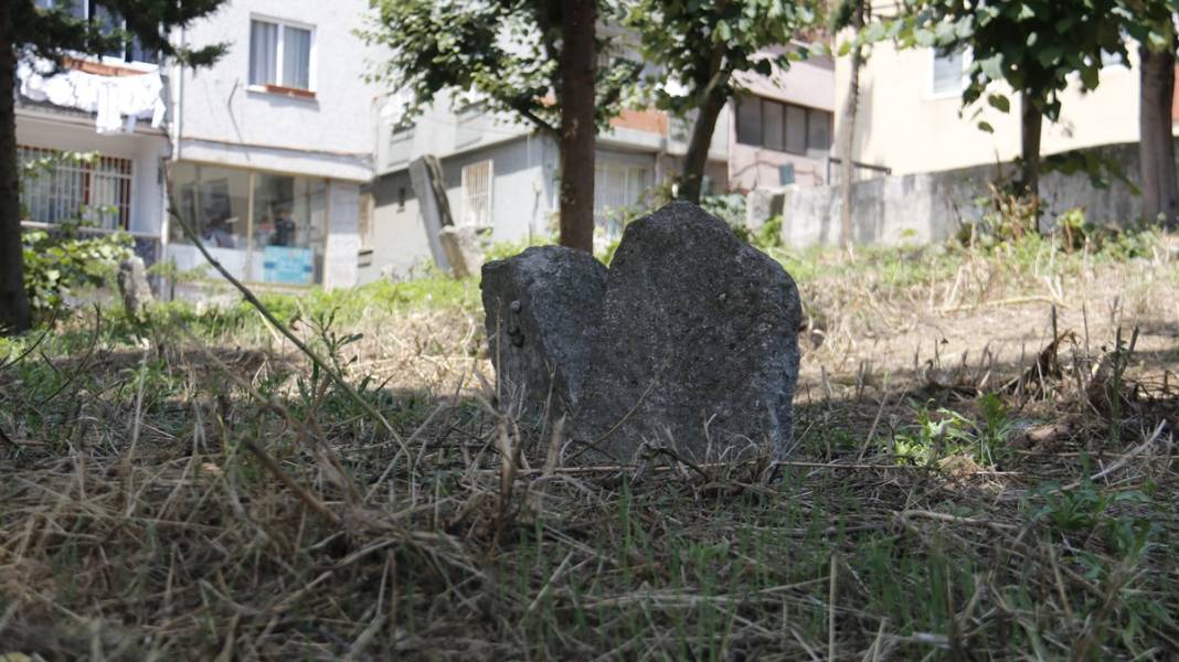 Herkes önünden geçiyor ama kimse farkında değil! İstanbul'un göbeğinde yüz yıllardır duruyor, ne olduğu ortaya çıktı 8